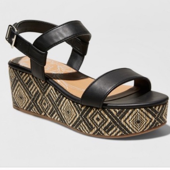 DV by Dolce Vita Shoes - 🔥2 x $25🔥DV “Brynn” tribal print platform sandal